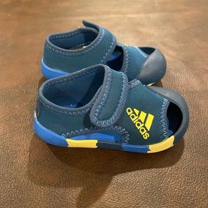 Boys Adidas Sandals - Size 5